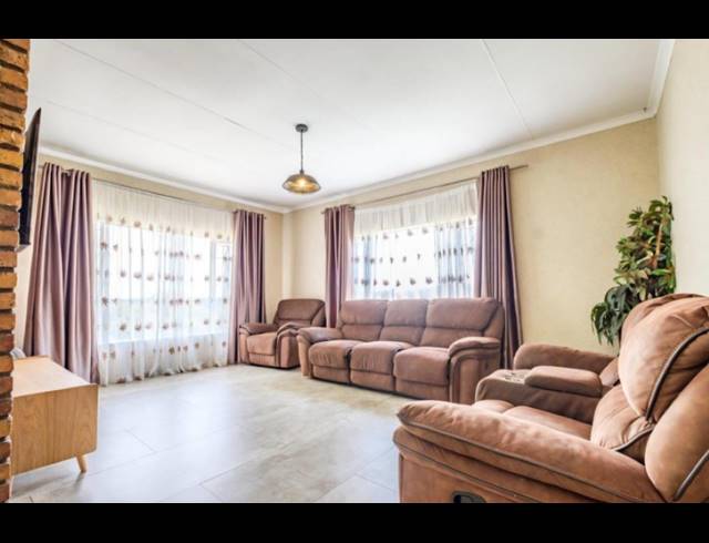 3 BEDROOM HOUSE FOR SALE IN MULBARTON